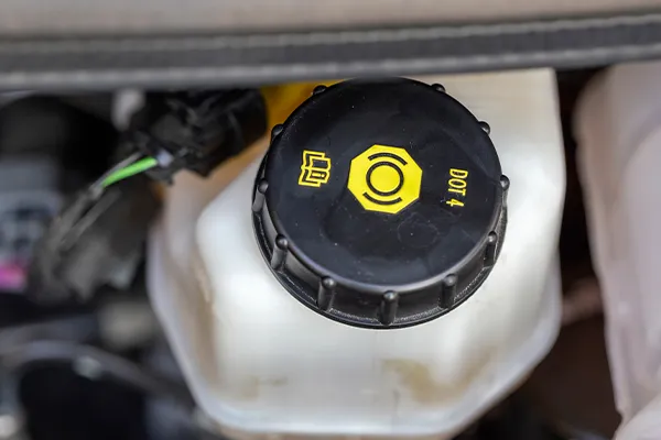 Brake fluid container DOT 4 cap
